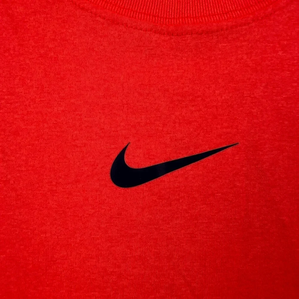 Nike Dri-FIT Training Shirt Men's Size M Red Short‎ Sleeve Swoosh Logo Tee